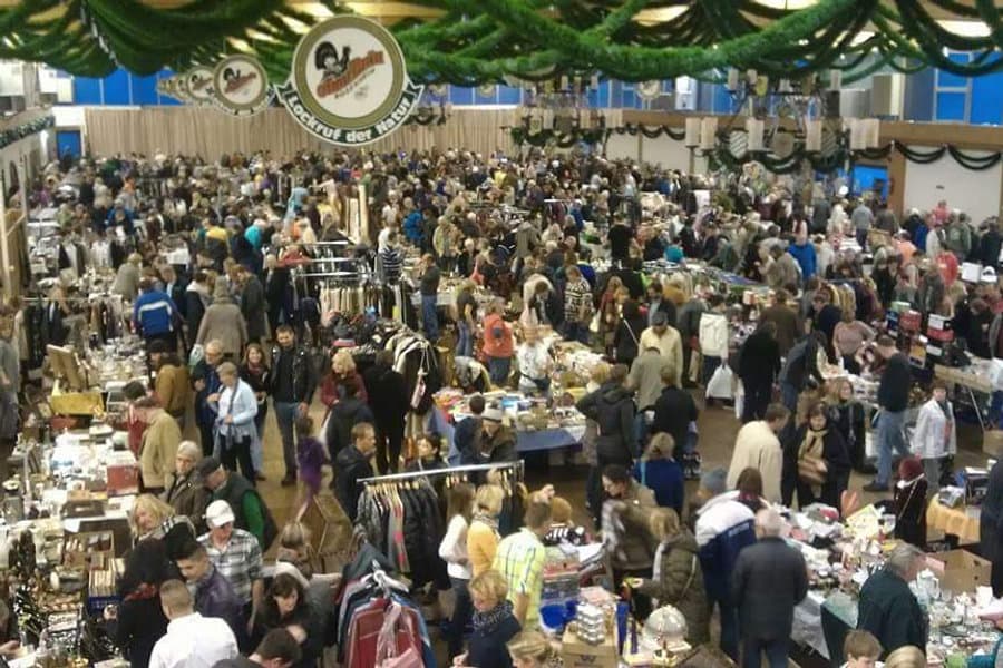 Nachtflohmarkt Rosenheim in der Auerbräu-Festhalle, Rosenheim